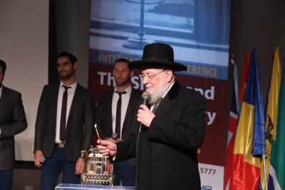 Yad Vashem Council Chairman and Holocaust survivor Rabbi Israel Meir Lau lights the Krakow Menorah – a 200-year-old hanukiah from Yad Vashem&#039;s Artifacts Collection